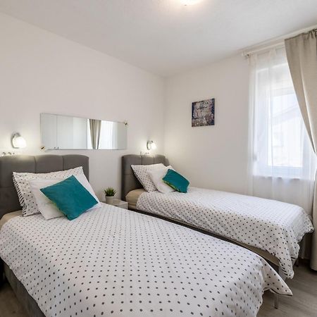 Apart Sa Terasom 250M Od Plaze,Parking,Wi Fi,Rostilj Trogir Exterior foto