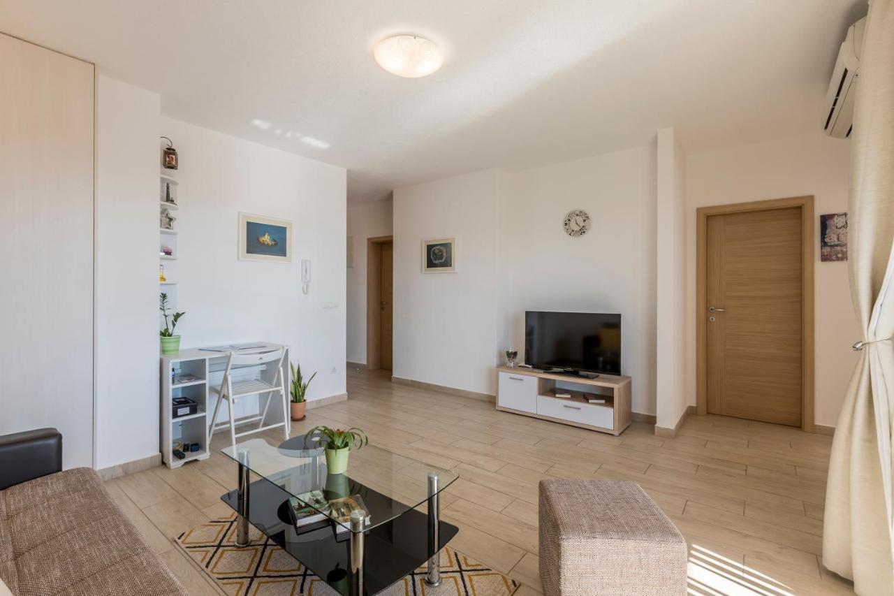 Apart Sa Terasom 250M Od Plaze,Parking,Wi Fi,Rostilj Trogir Exterior foto