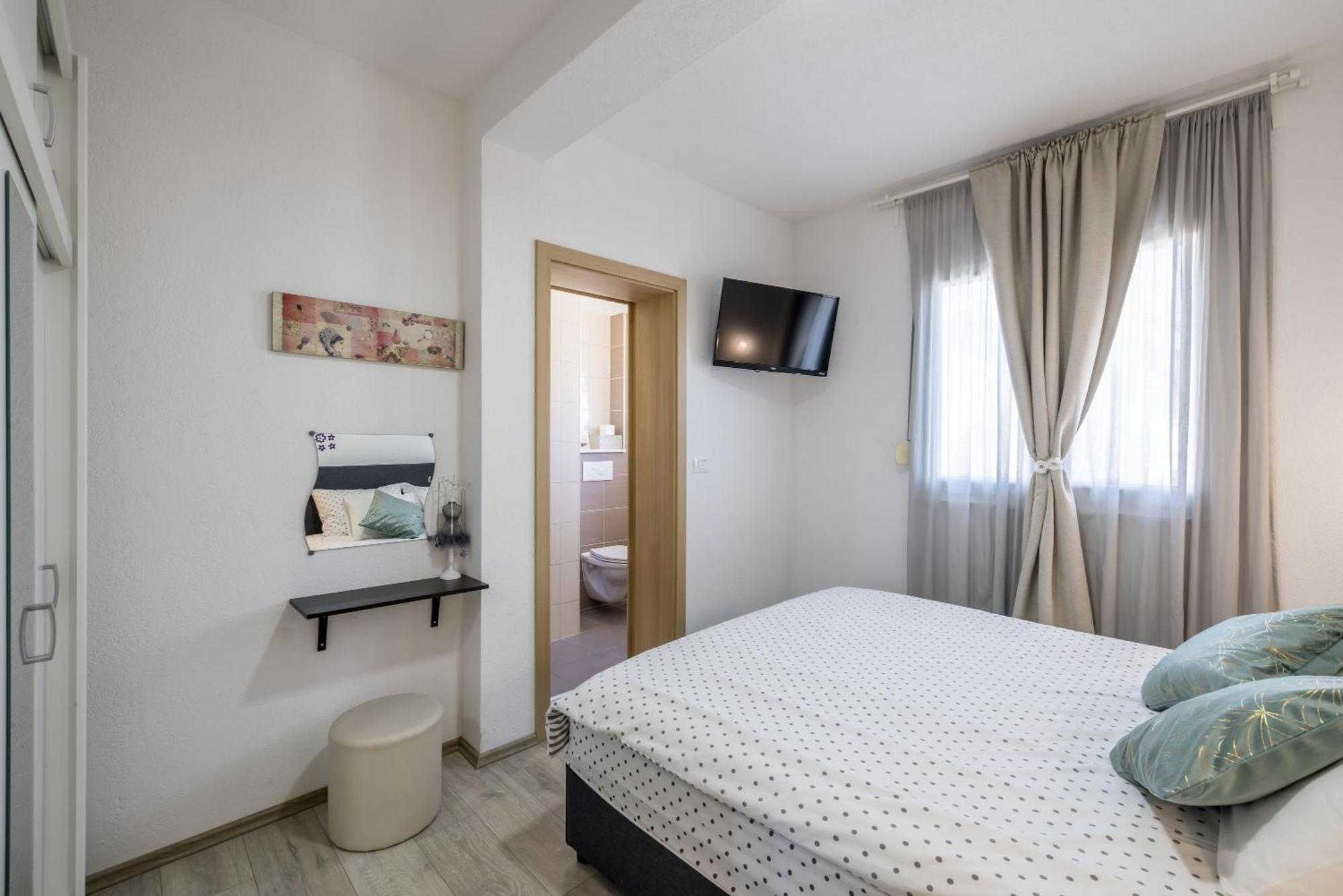 Apart Sa Terasom 250M Od Plaze,Parking,Wi Fi,Rostilj Trogir Exterior foto