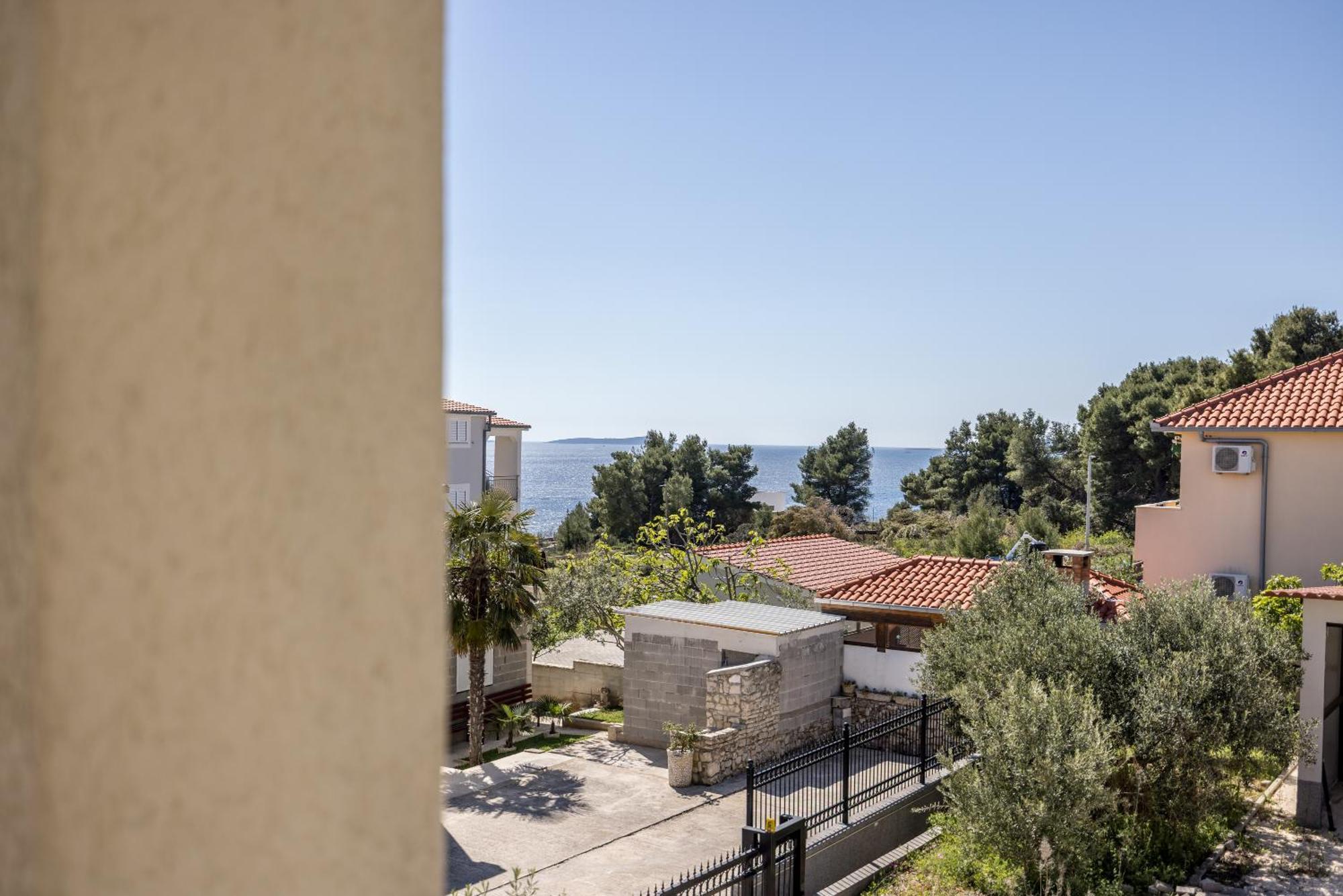Apart Sa Terasom 250M Od Plaze,Parking,Wi Fi,Rostilj Trogir Exterior foto